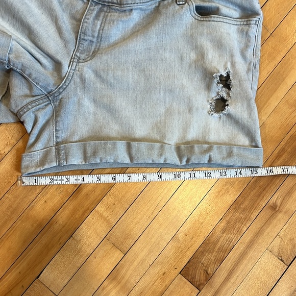Old Navy Boyfriend Shorts - Picture 12 of 12